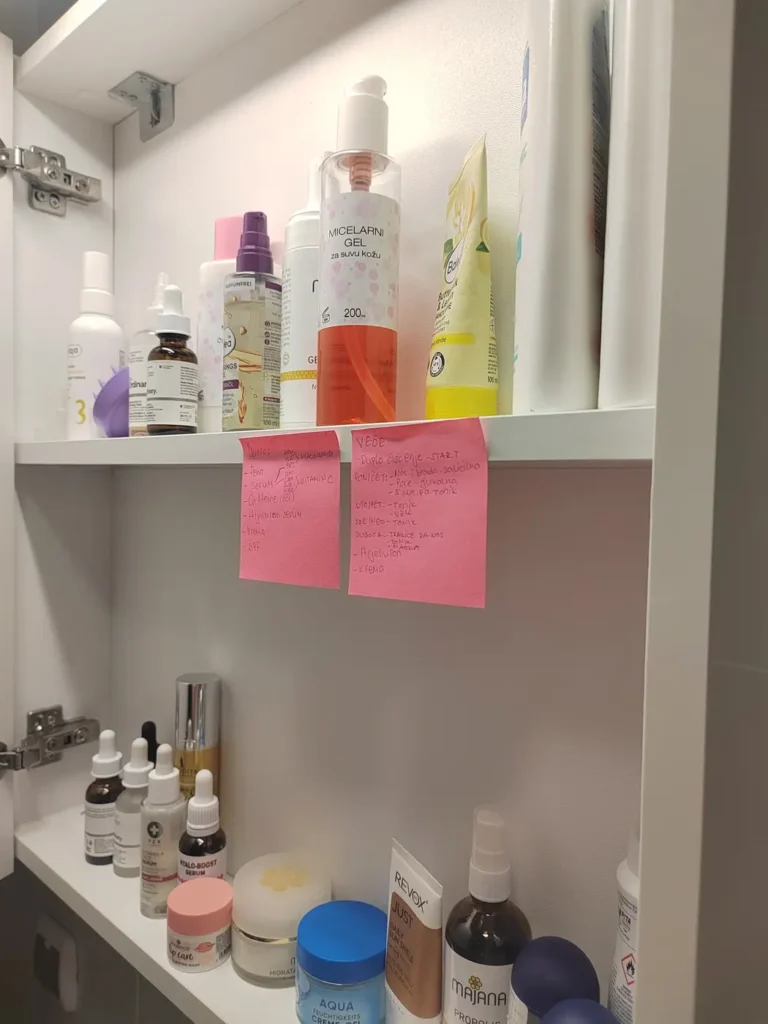Sticky notes kao vizuelni podsetnik i prepreka u borbi protiv prokrastinacije